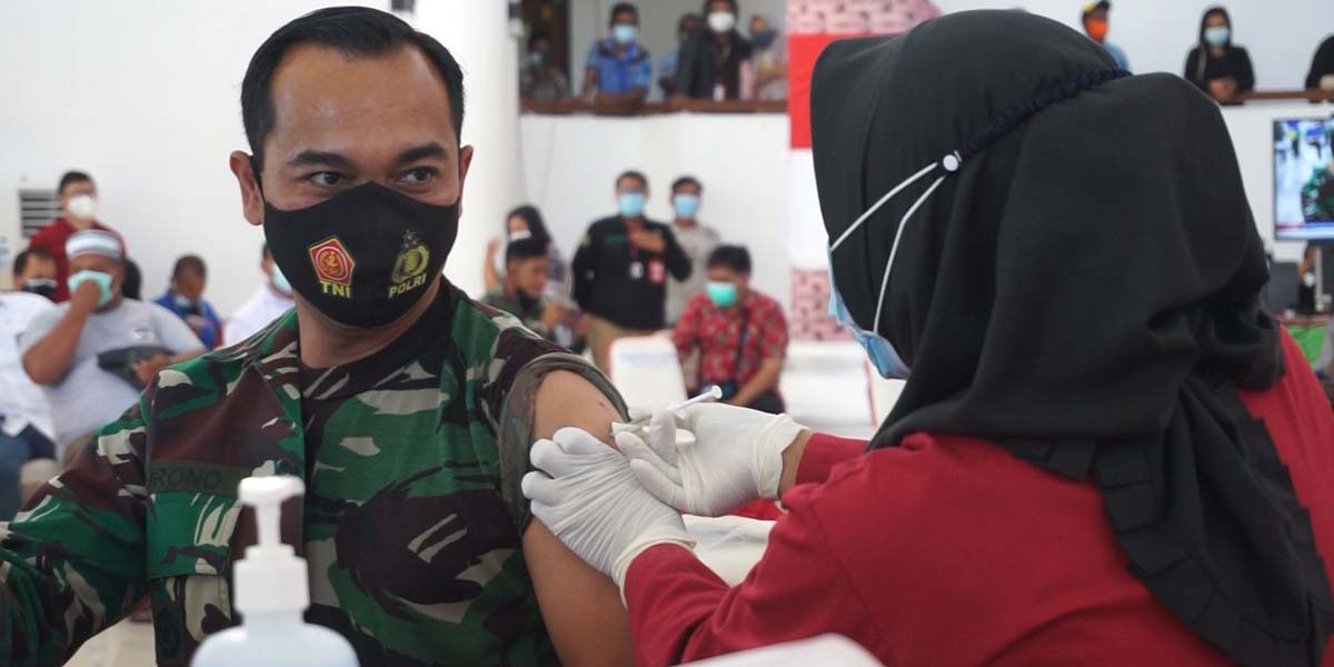 danlanud-timika-orang-pertama-penerima-vaksin-covid-19